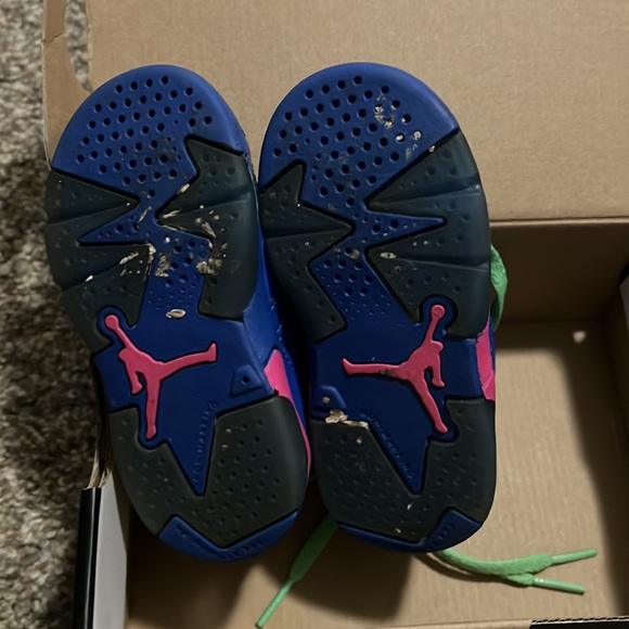 Jordan 6 - Picture 2 of 4